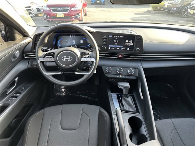 Used 2025 Hyundai Elantra SE image 14