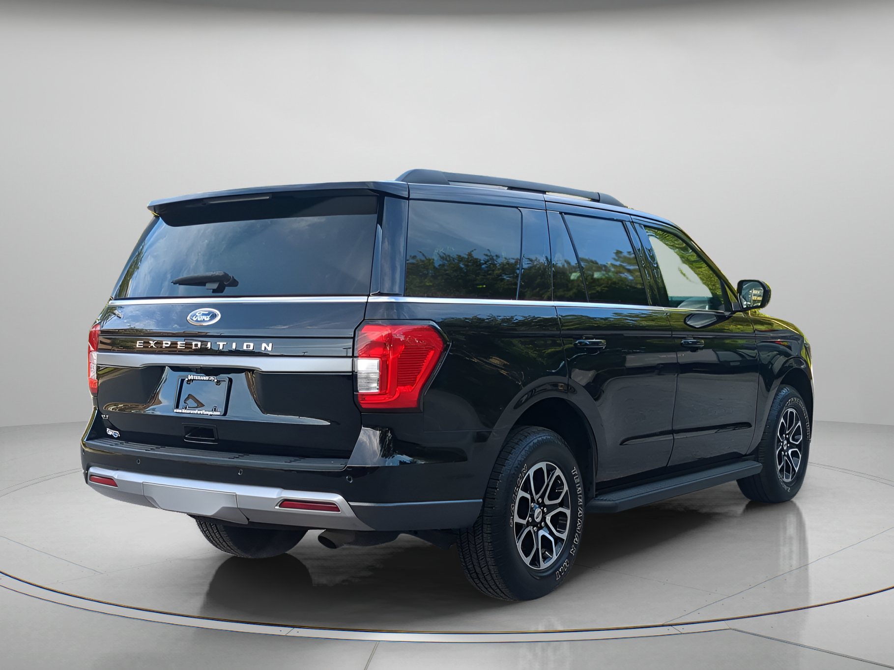 Certified 2024 Ford Expedition XLT RWD image 40