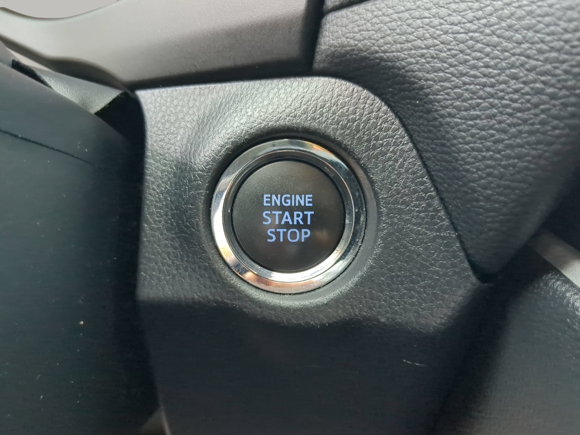 Used 2022 Toyota RAV4 XLE w/ Convenience Package FWD image 67