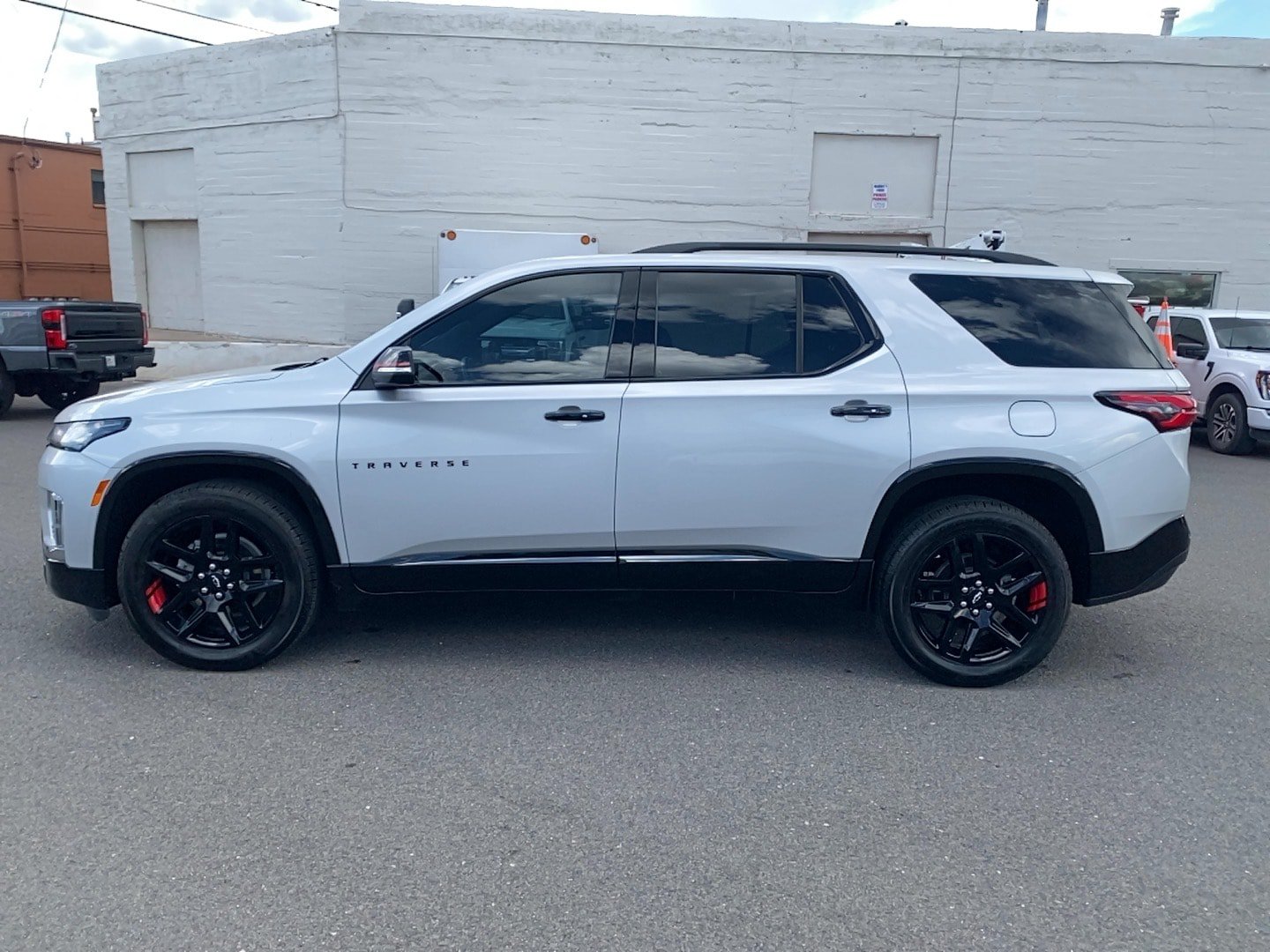 Used 2022 Chevrolet Traverse Premier w/ Redline Edition FWD image 8