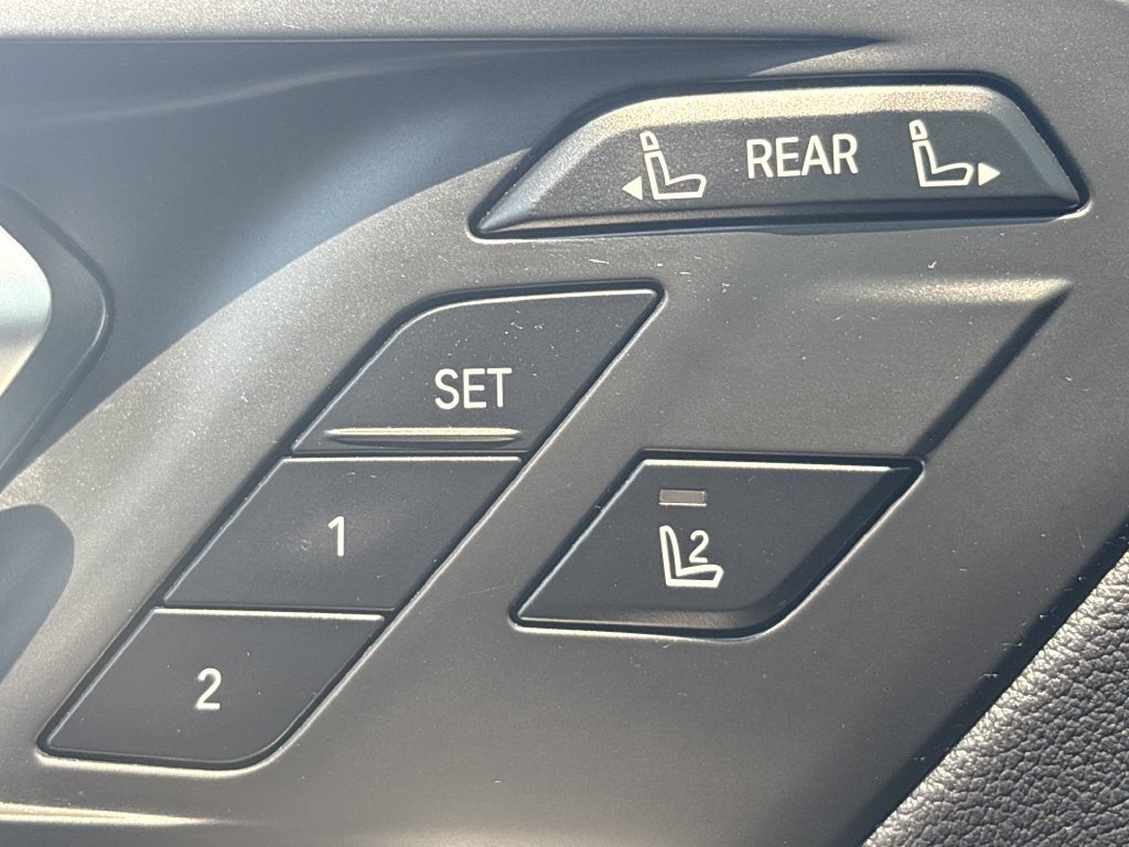 Used 2021 BMW X7 xDrive40i w/ Premium Package AWD/4WD image 32