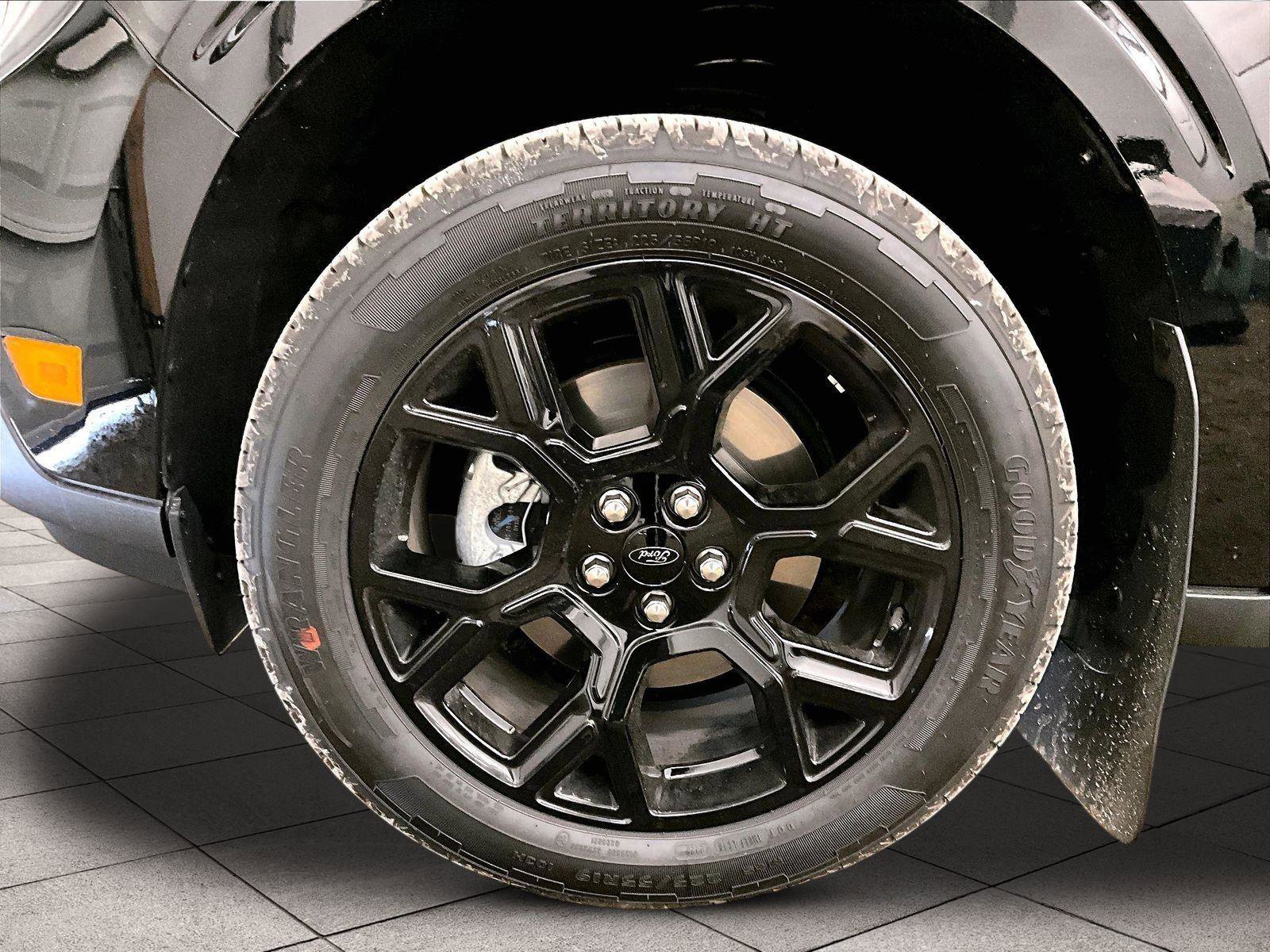 Certified 2025 Ford Maverick Lariat w/ Black Appearance Package image 8