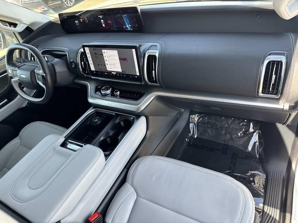 Certified 2025 Ford Expedition Max Platinum image 30