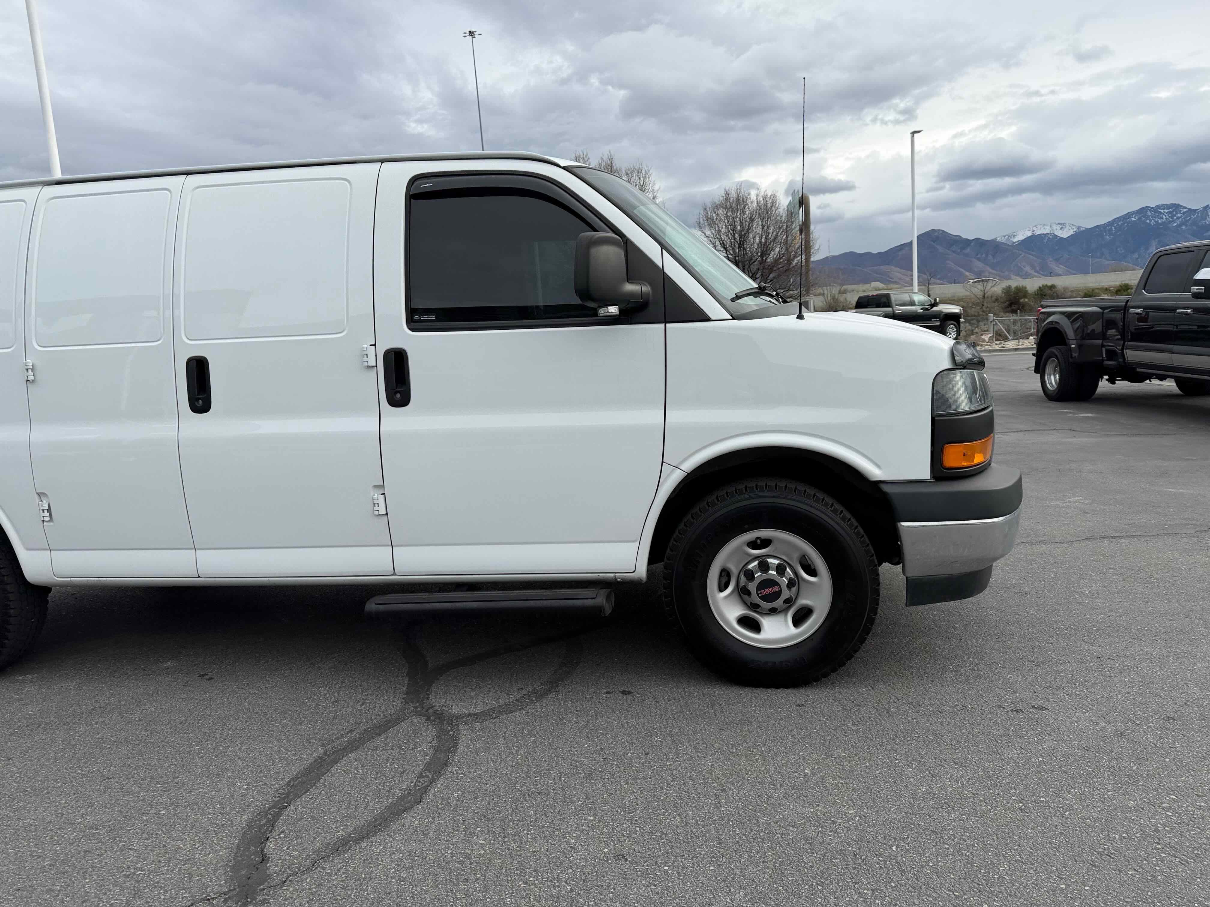 Used 2023 GMC Savana 2500 w/ Driver Convenience Package image 3