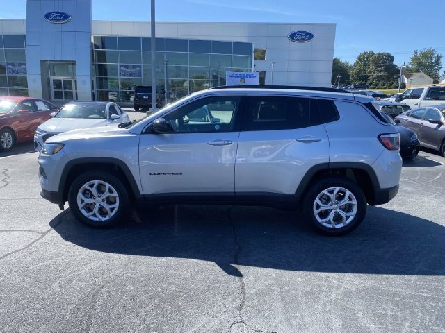 Used 2024 Jeep Compass Latitude AWD/4WD image 4