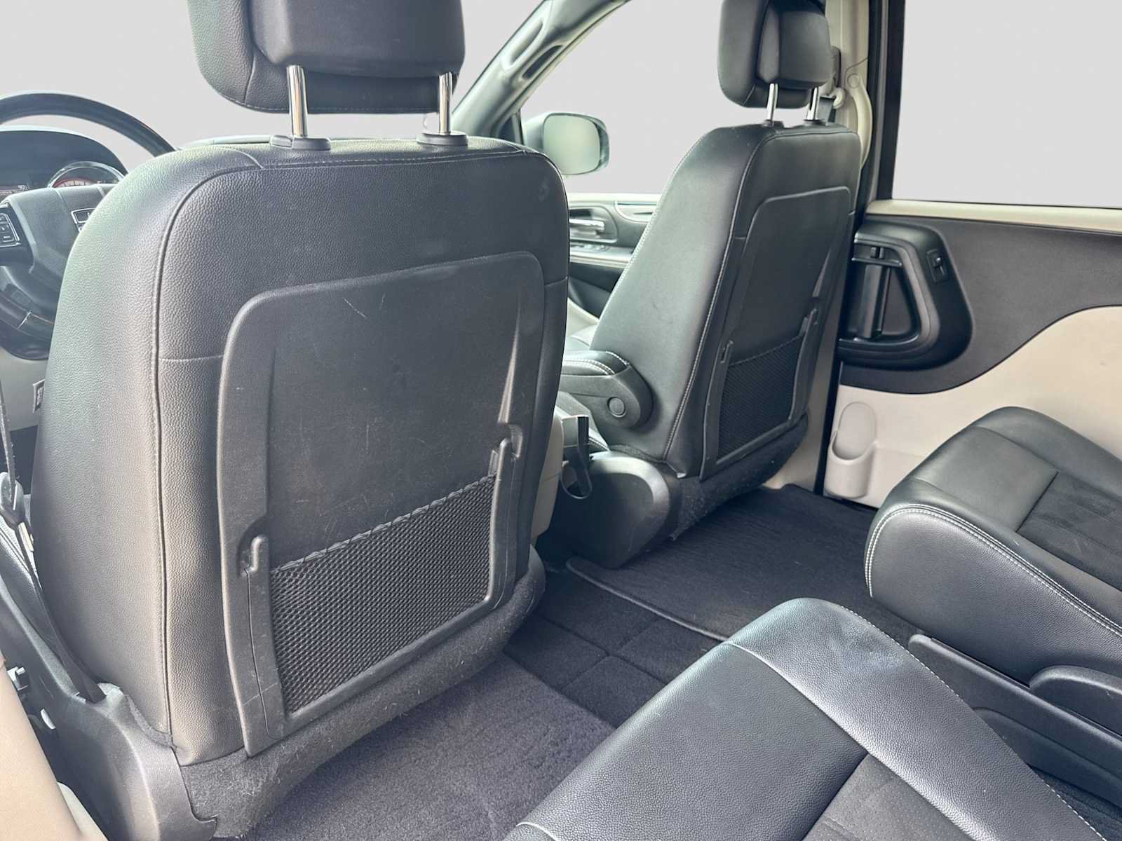 Used 2019 Dodge Grand Caravan SXT w/ Rear Park Assist Package FWD image 18