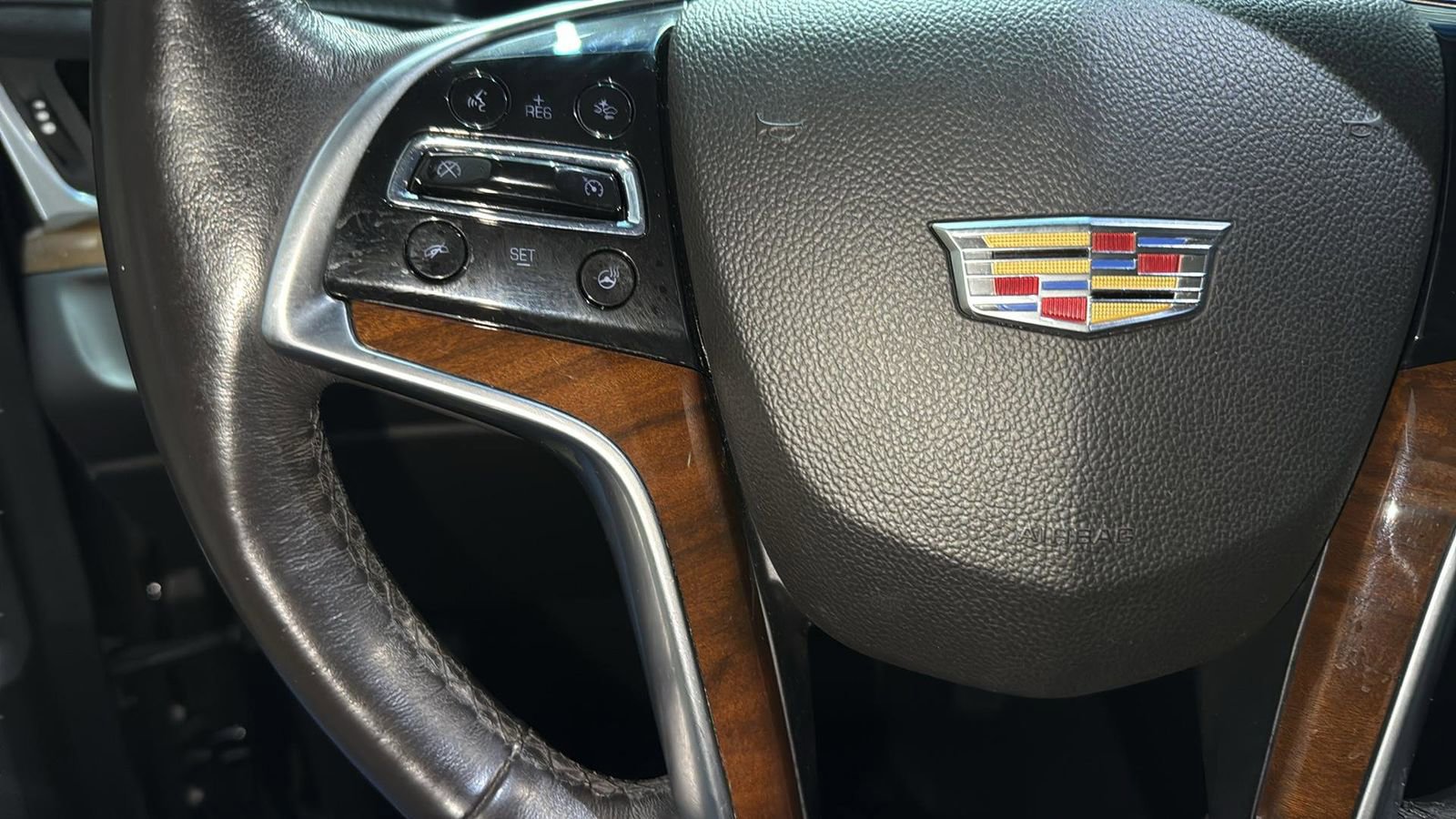 Used 2018 Cadillac Escalade Luxury image 17