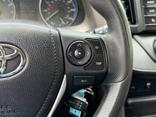 Used 2018 Toyota RAV4 LE FWD image 38