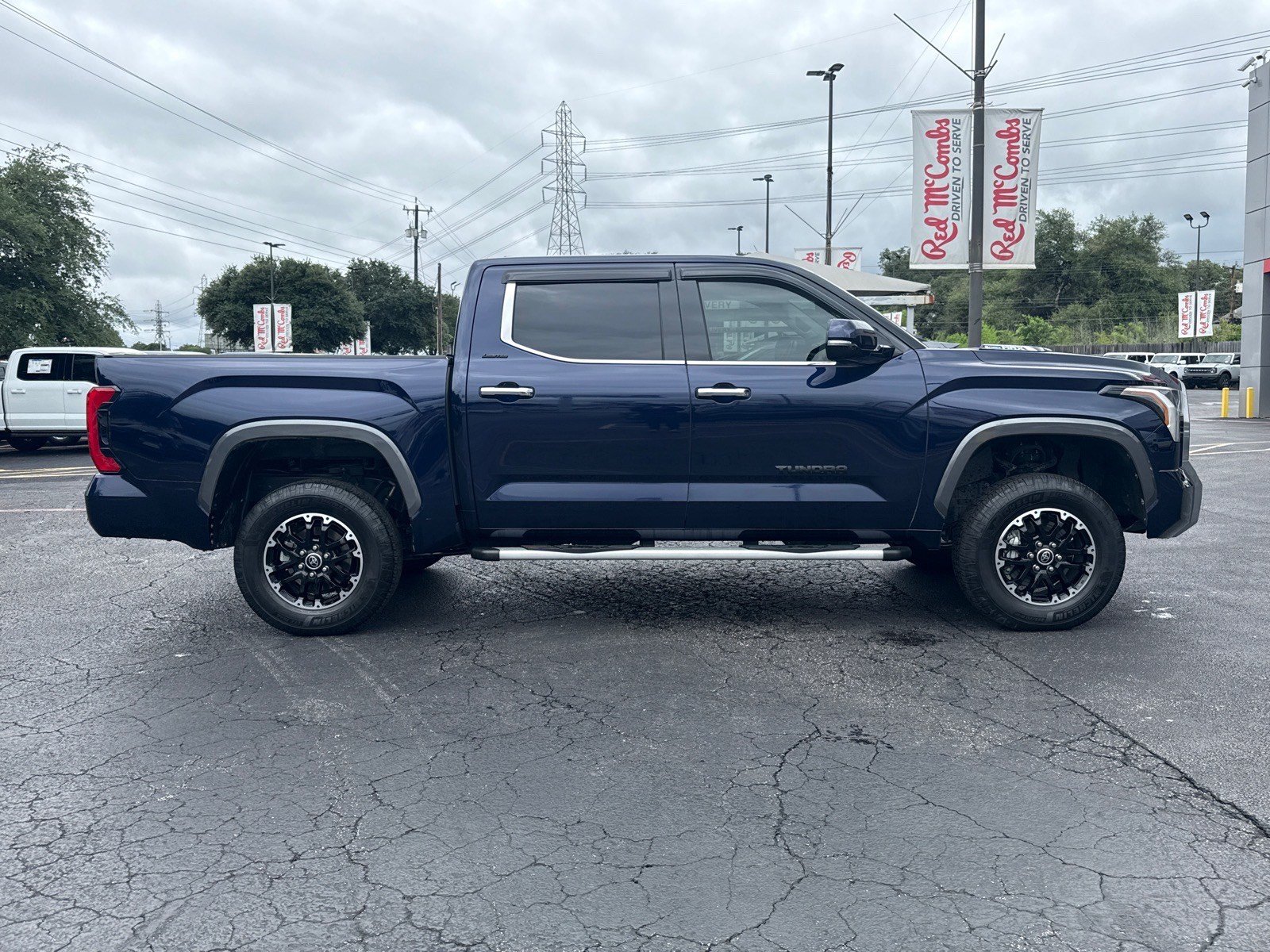 Used 2023 Toyota Tundra Limited w/ Power Package AWD/4WD image 5