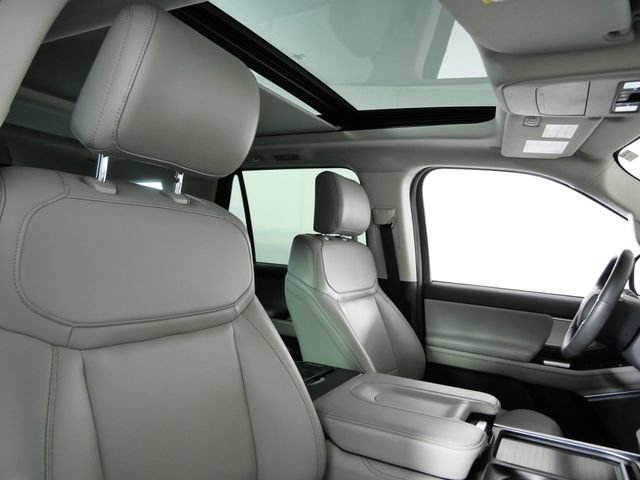 Certified 2025 Ford Expedition Active AWD/4WD image 11