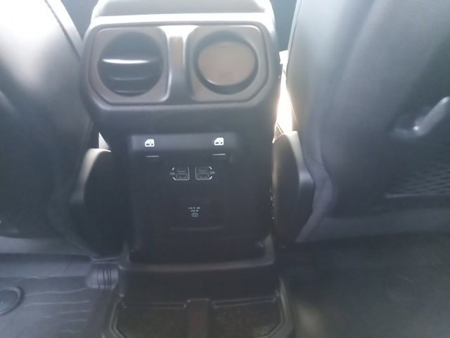 Used 2024 Jeep Wrangler Unlimited Rubicon image 15