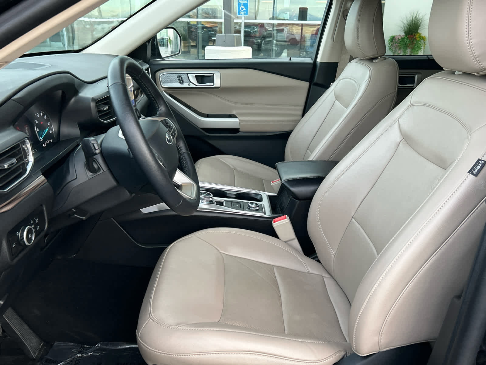 Certified 2024 Ford Explorer Limited image 25