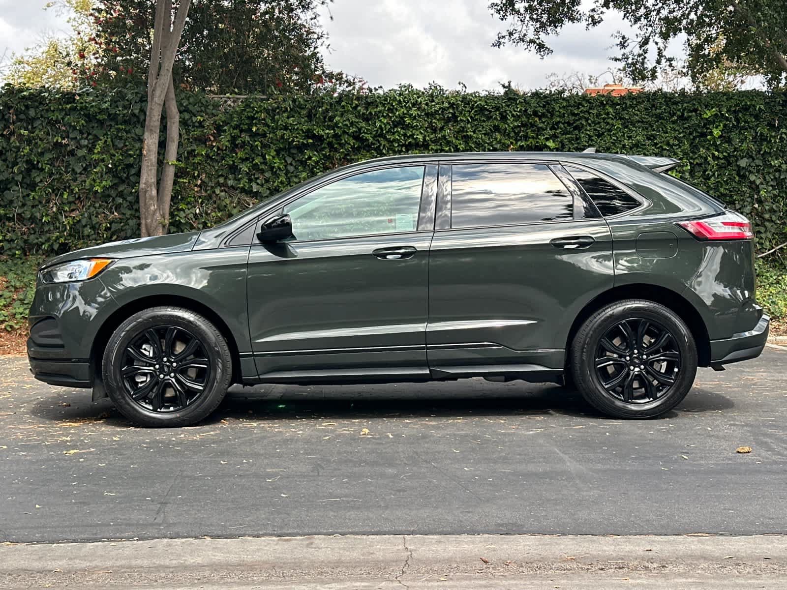 Certified 2024 Ford Edge SE w/ Black Appearance Package AWD/4WD image 5
