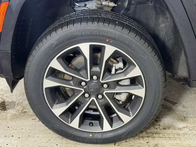 Used 2023 Jeep Grand Cherokee L Overland w/ Rear Seat Video Group I image 10