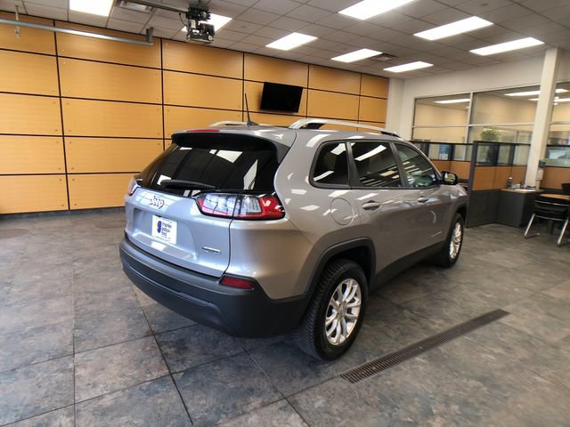 Used 2020 Jeep Cherokee Latitude w/ Cold Weather Group AWD/4WD image 7
