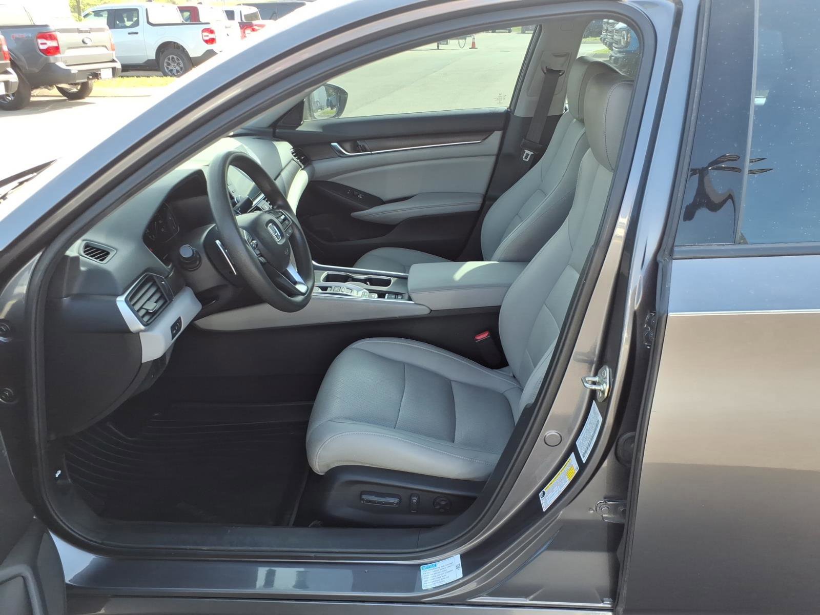 Used 2019 Honda Accord EX image 12