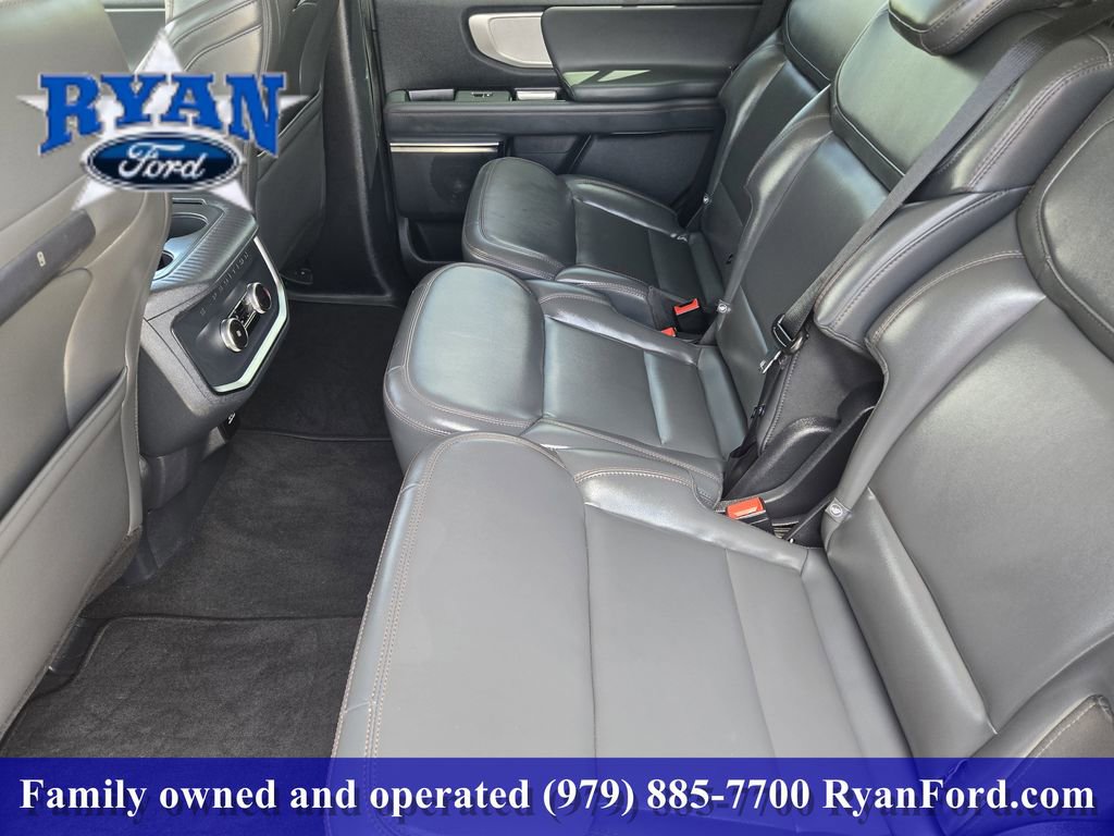 Certified 2025 Ford Expedition Active AWD/4WD image 21