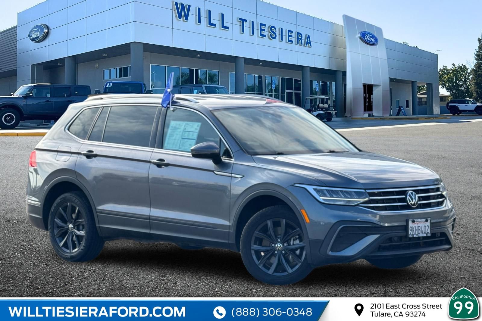 Used 2024 Volkswagen Tiguan SE image 1