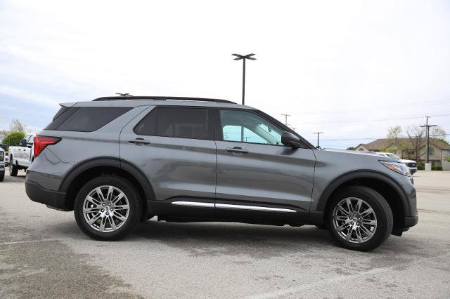 Certified 2025 Ford Explorer Active w/ Active Comfort Package AWD/4WD image 6