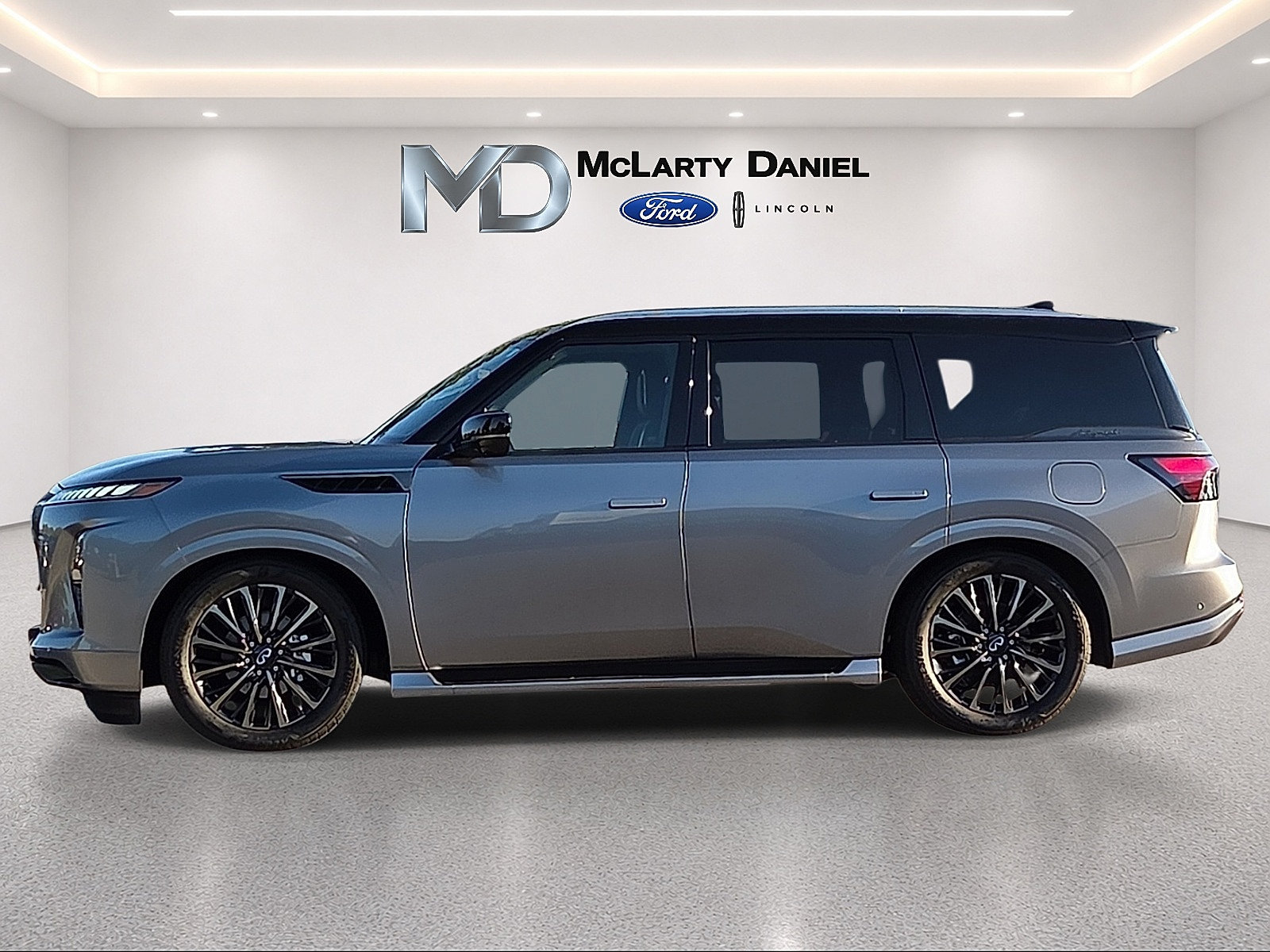 Used 2025 INFINITI QX80 Autograph AWD/4WD image 3