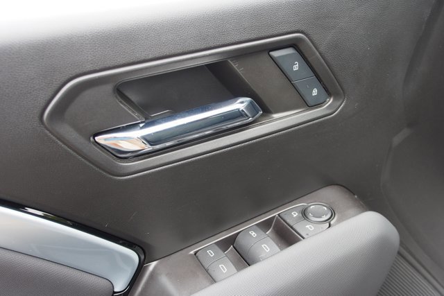 Used 2024 Chevrolet Colorado Z71 w/ Z71 Convenience Package 2 image 19