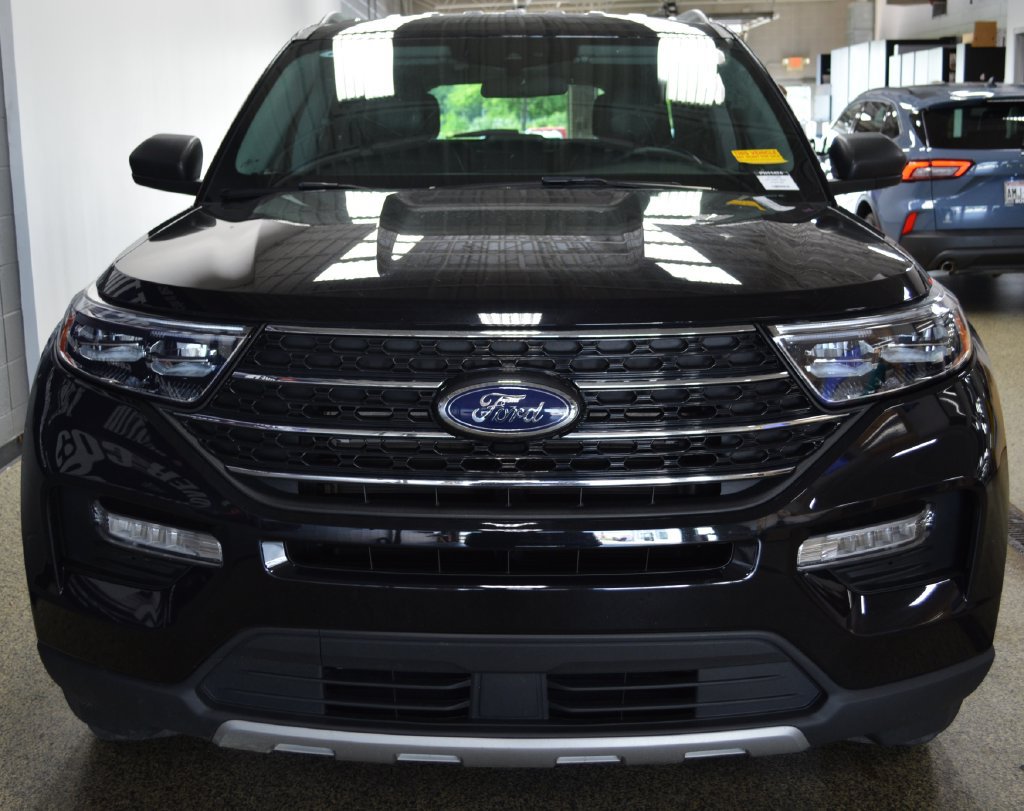 Certified 2023 Ford Explorer XLT w/ Equipment Group 202A AWD/4WD image 6