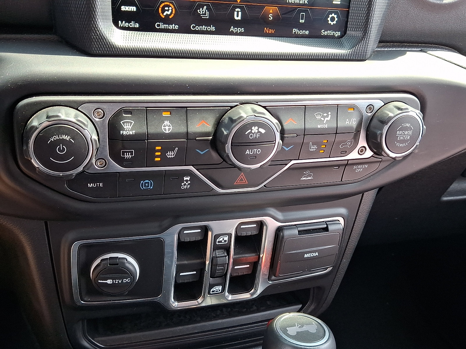 Used 2023 Jeep Wrangler Unlimited Sahara w/ Cold Weather Group AWD/4WD image 22