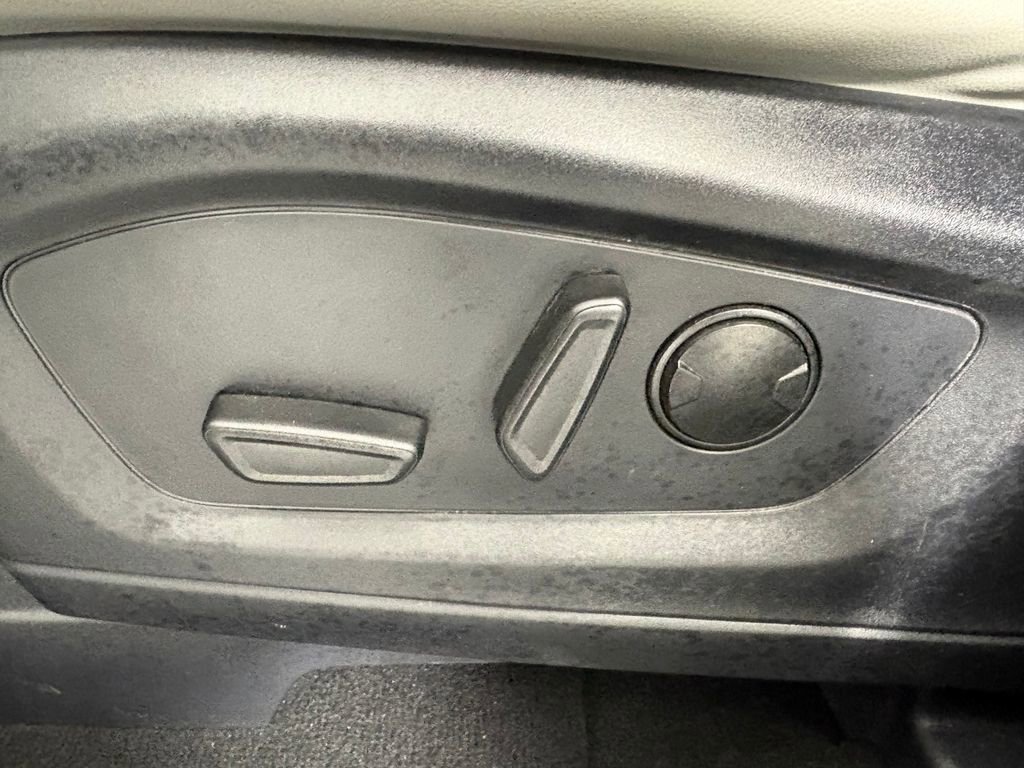 Certified 2025 Ford Explorer Active w/ Active Comfort Package AWD/4WD image 13