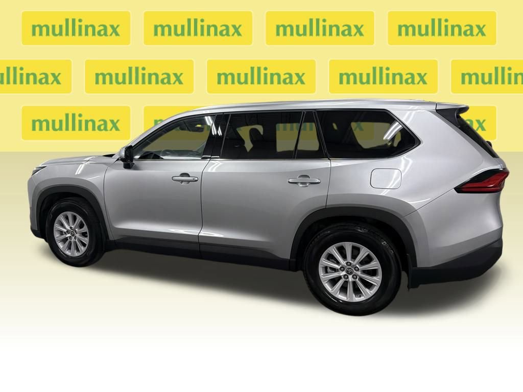Used 2024 Toyota Grand Highlander image 3