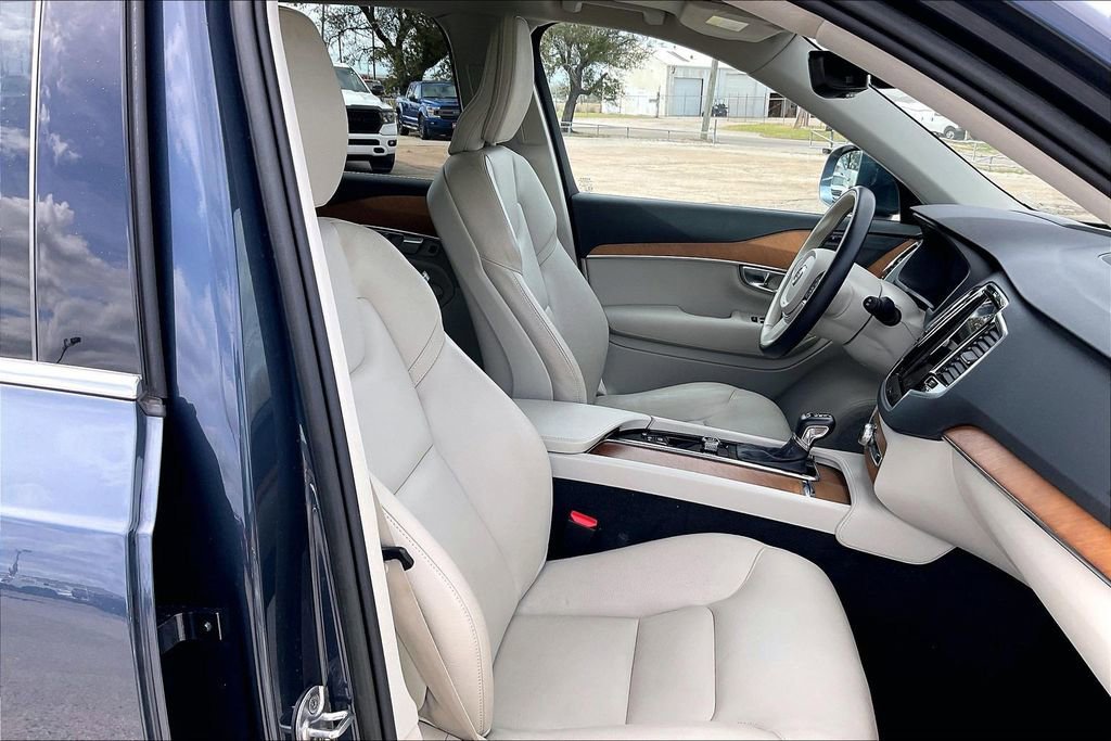 Used 2022 Volvo XC90 T6 Momentum w/ Advanced Package image 30