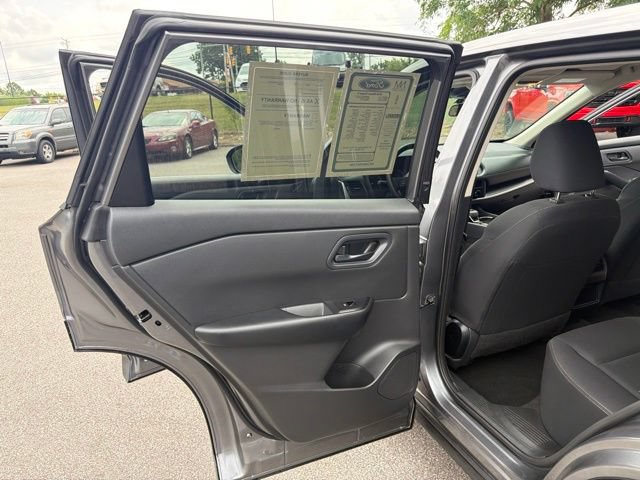 Used 2024 Nissan Rogue S FWD image 16