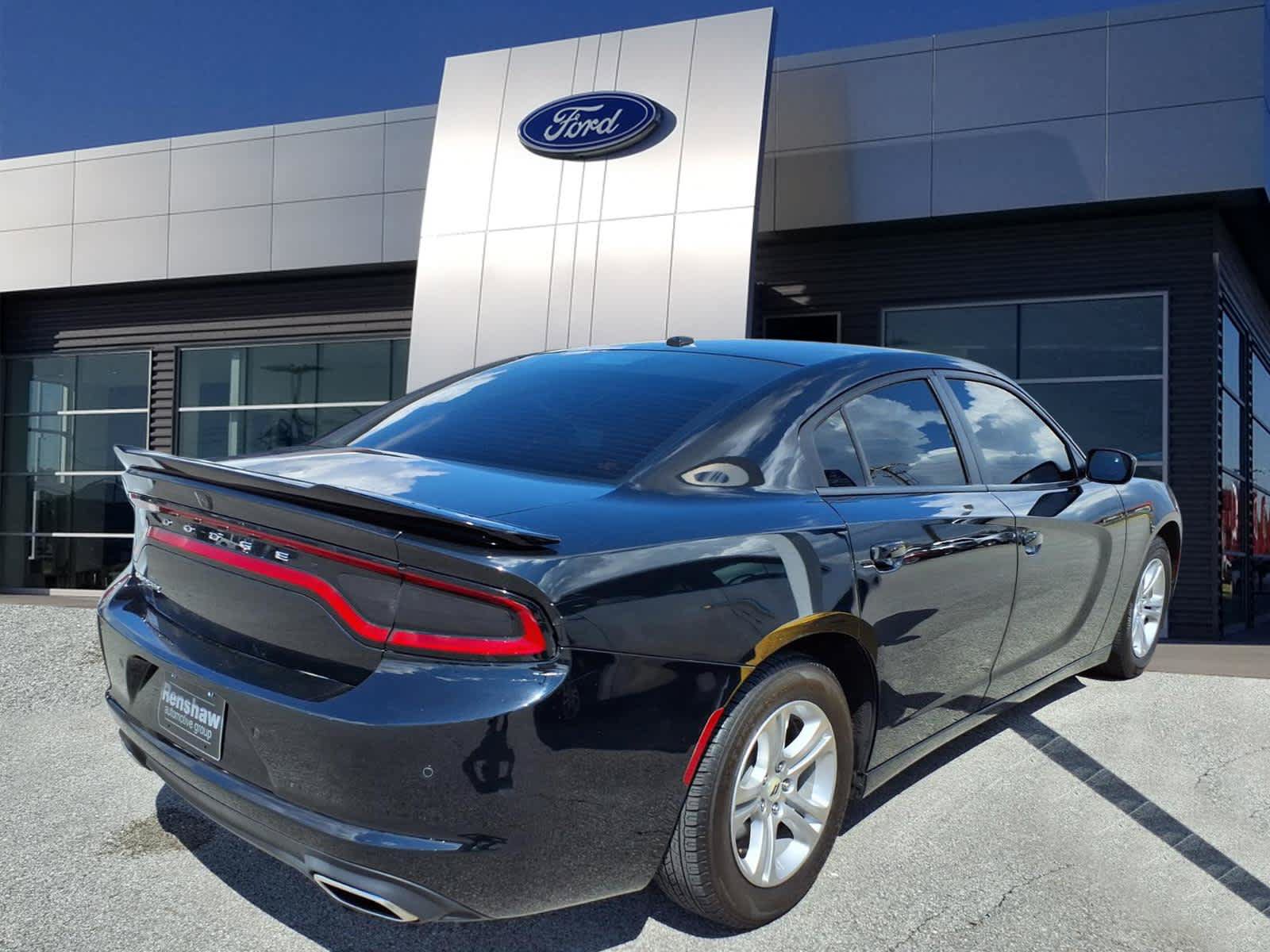 Used 2019 Dodge Charger SXT w/ Leather Interior Group RWD image 2