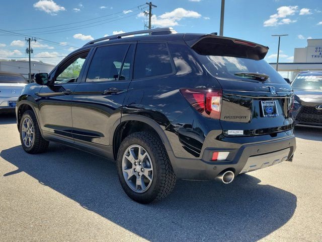 Used 2025 Honda Passport TrailSport image 2