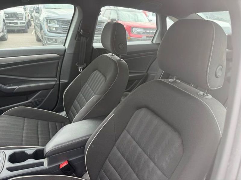 Used 2024 Volkswagen Jetta Sport FWD image 11