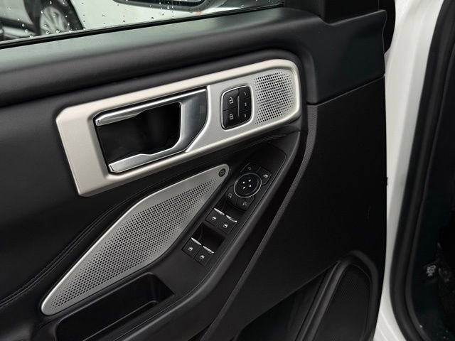 Certified 2020 Ford Explorer Platinum w/ Premium Technology Package image 20