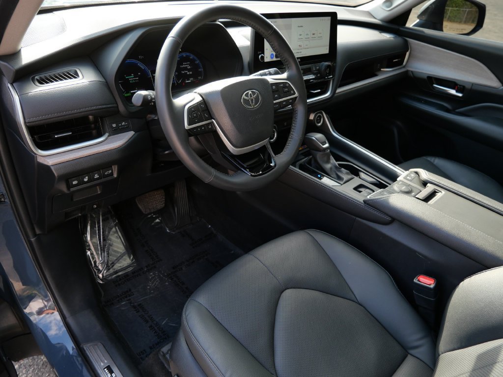 Used 2024 Toyota Grand Highlander AWD Hybrid image 3