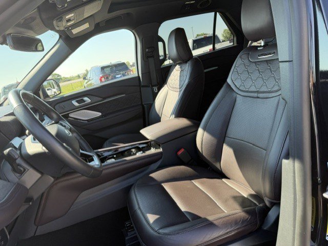Certified 2025 Ford Explorer Platinum w/ LUX Leather Package AWD/4WD image 12
