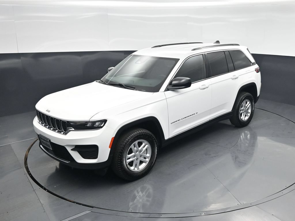 Used 2025 Jeep Grand Cherokee Laredo w/ Luxury Tech Group I AWD/4WD image 30