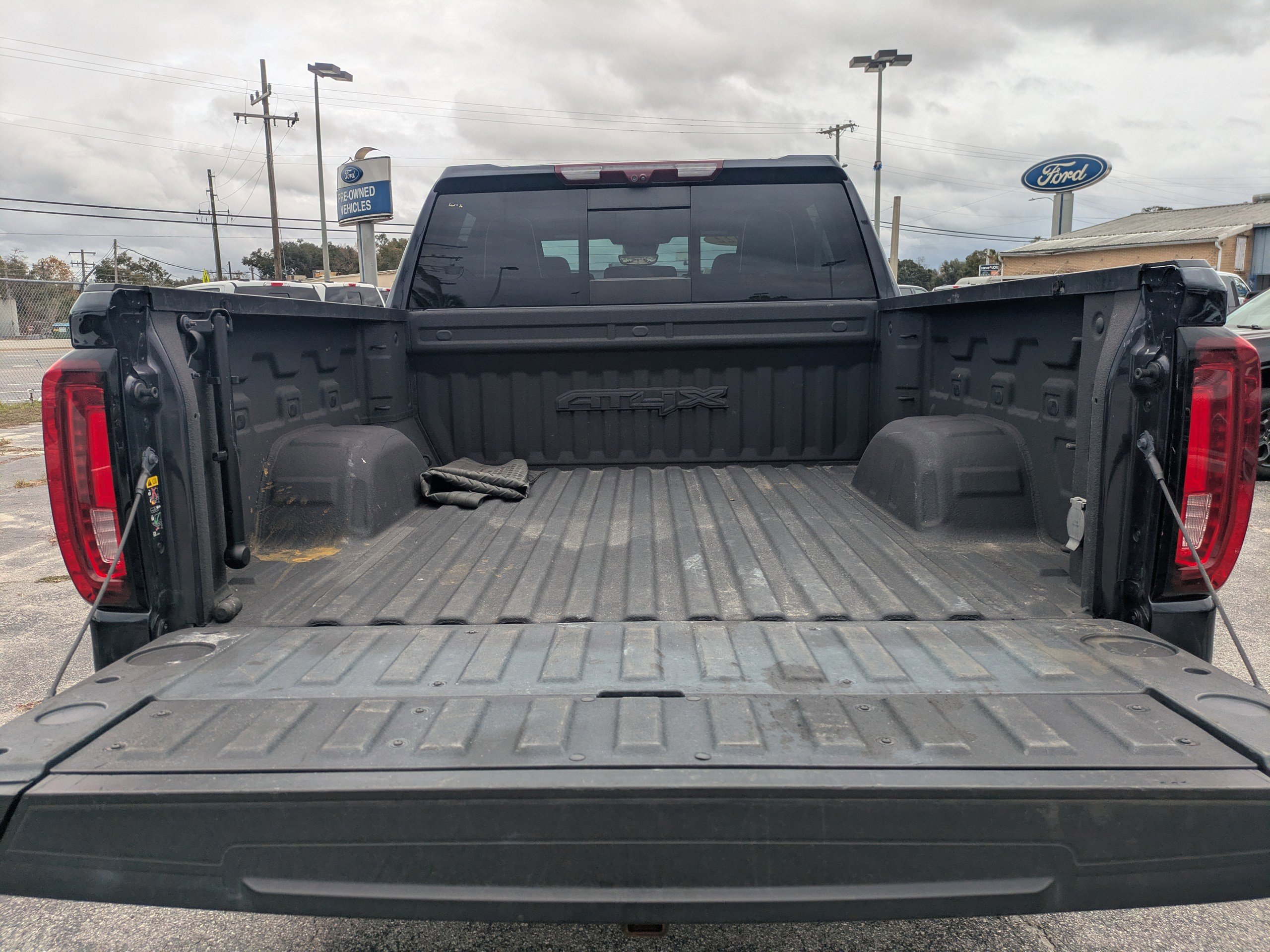 Used 2022 GMC Sierra 1500 AT4X image 11