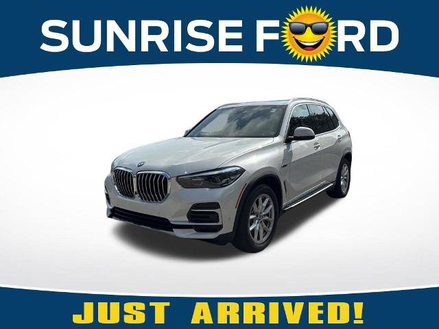 Used 2023 BMW X5 xDrive45e w/ Parking Assistance Package AWD/4WD image 1