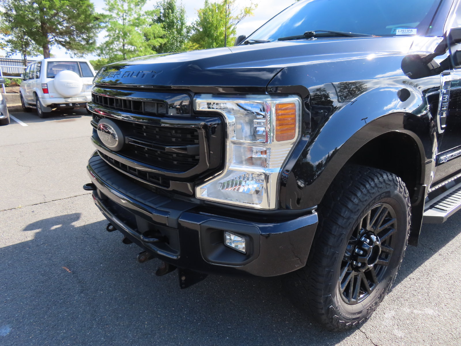 Certified 2022 Ford F350 XLT w/ Black Appearance Package AWD/4WD image 8