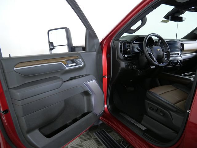Used 2025 Chevrolet Silverado 3500 High Country w/ Technology Package AWD/4WD image 14