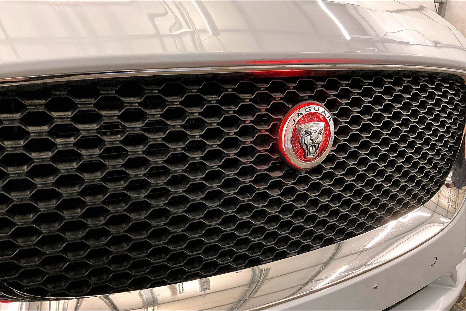 Used 2020 Jaguar F-PACE Prestige image 29