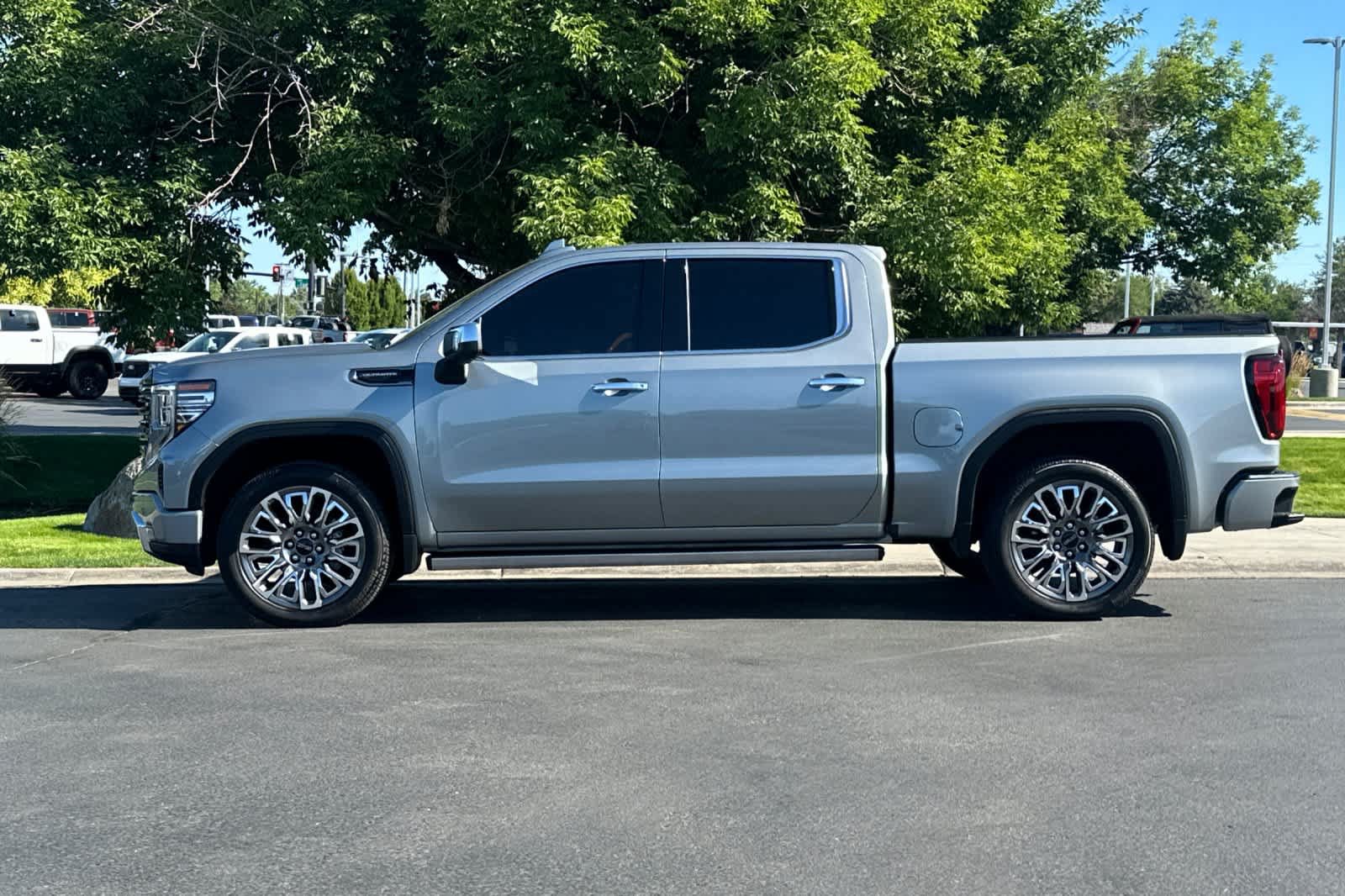 Used 2025 GMC Sierra 1500 Denali Ultimate AWD/4WD image 5