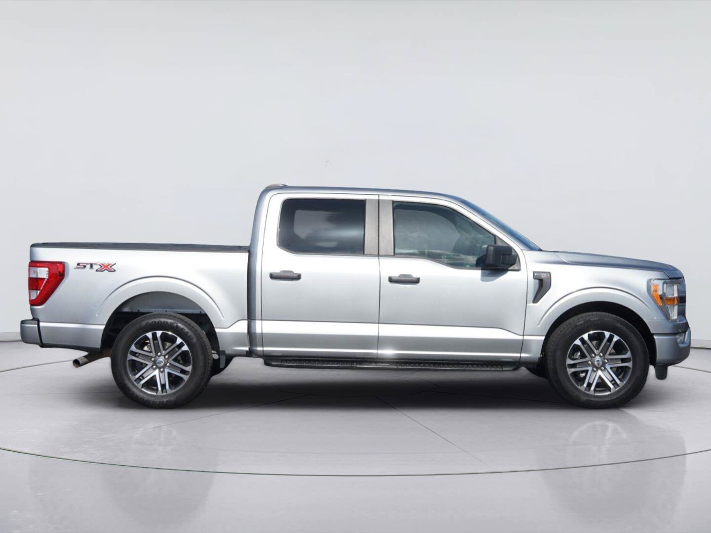 Certified 2022 Ford F150 XL w/ STX Appearance Package RWD image 5