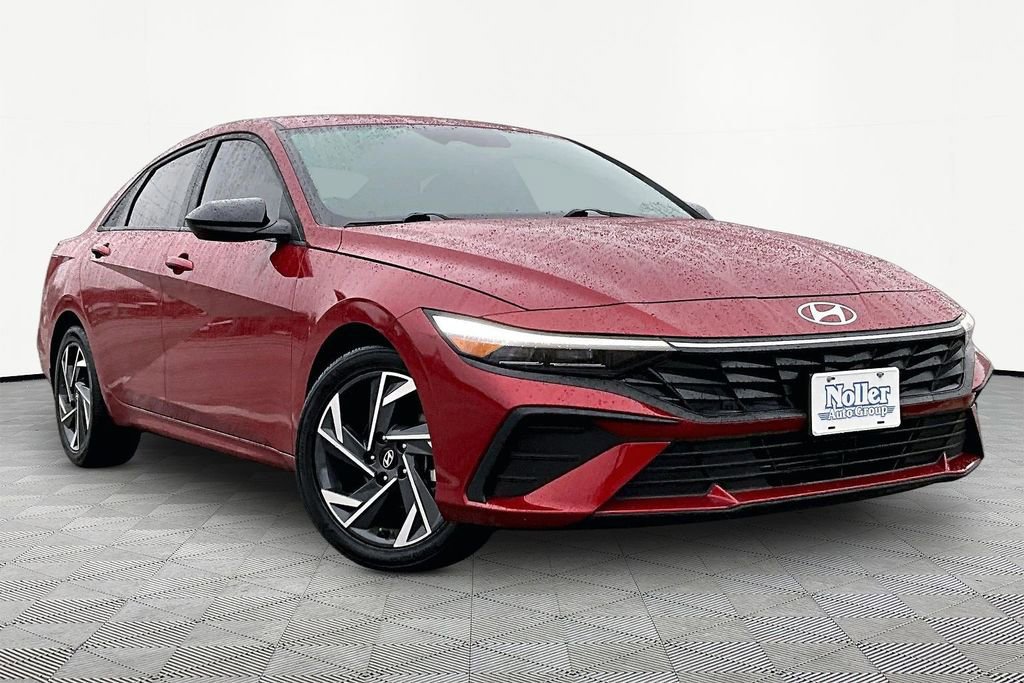 Used 2025 Hyundai Elantra Sport image 5