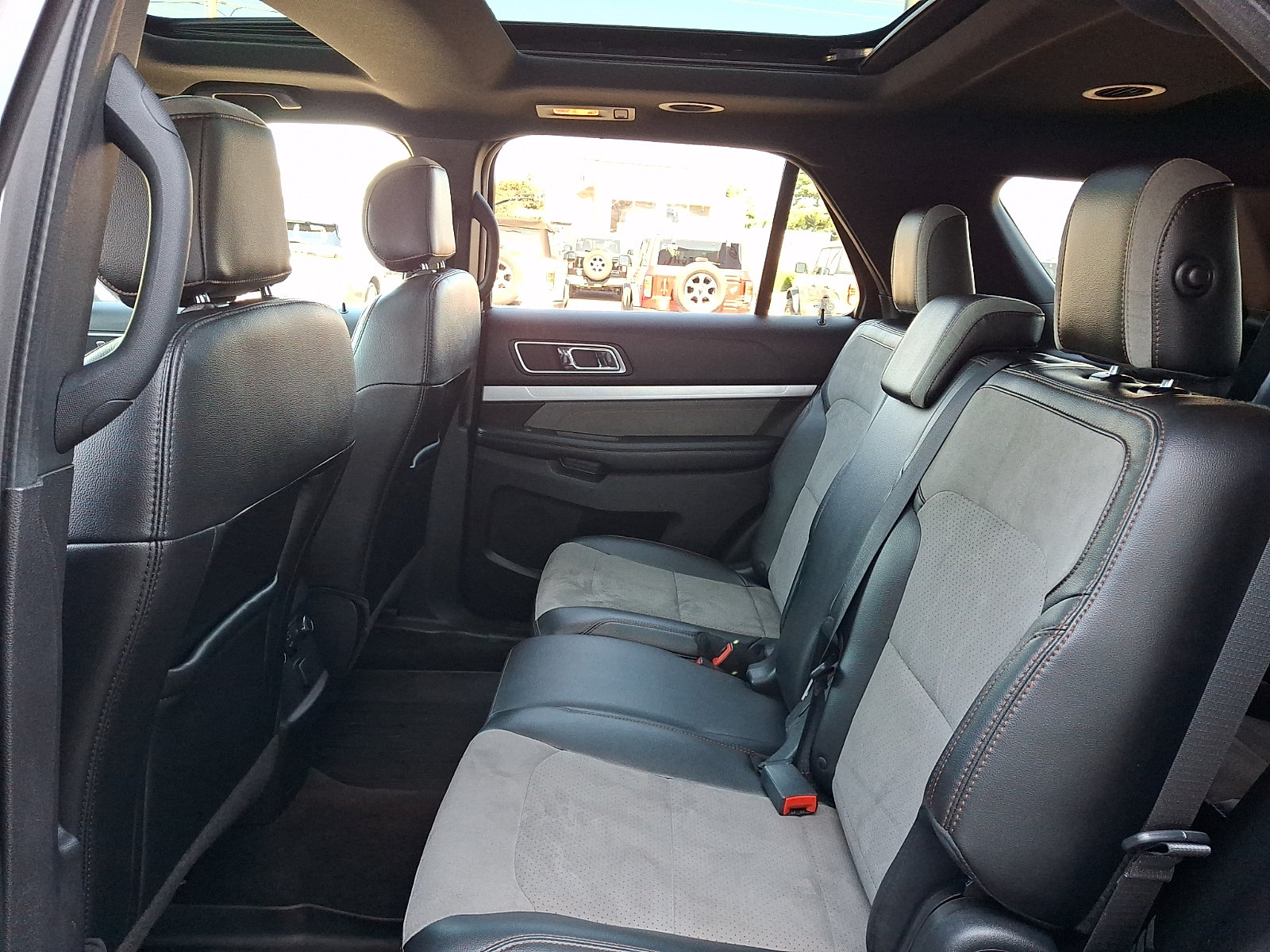 Certified 2017 Ford Explorer XLT w/ Equipment Group 202A AWD/4WD image 11