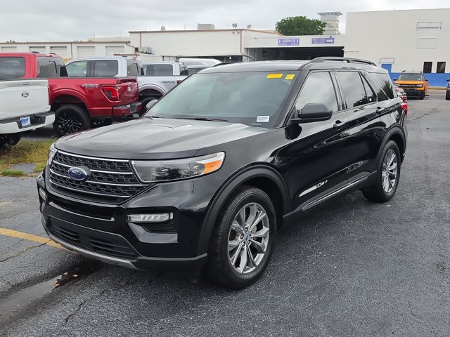 Certified 2023 Ford Explorer XLT w/ Equipment Group 202A RWD image 3