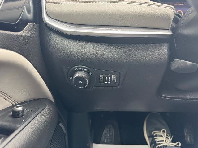 Used 2025 Jeep Compass Limited image 21