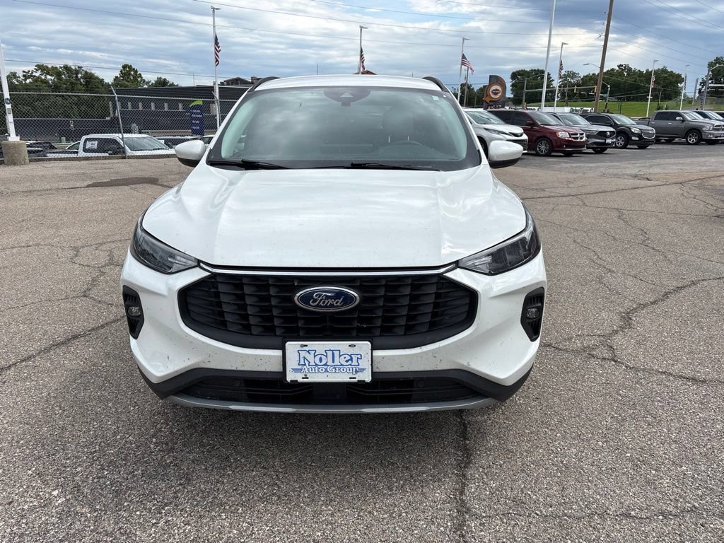 Certified 2023 Ford Escape SE FWD image 2